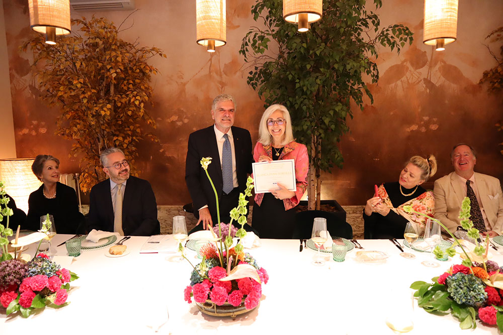 Greg Warden invites Blanca Pons-Sorolla to be the inaugural Affiliated Scholar of the Custard Institute, May 28, 2023, in Madrid. Looking on, L to R: Barbara McKenzie, Paco Bocanegra, Rosemary and Kevin McNeely. Photo by Robin Linek.